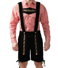 Korte tyrolerbukser og skjorte